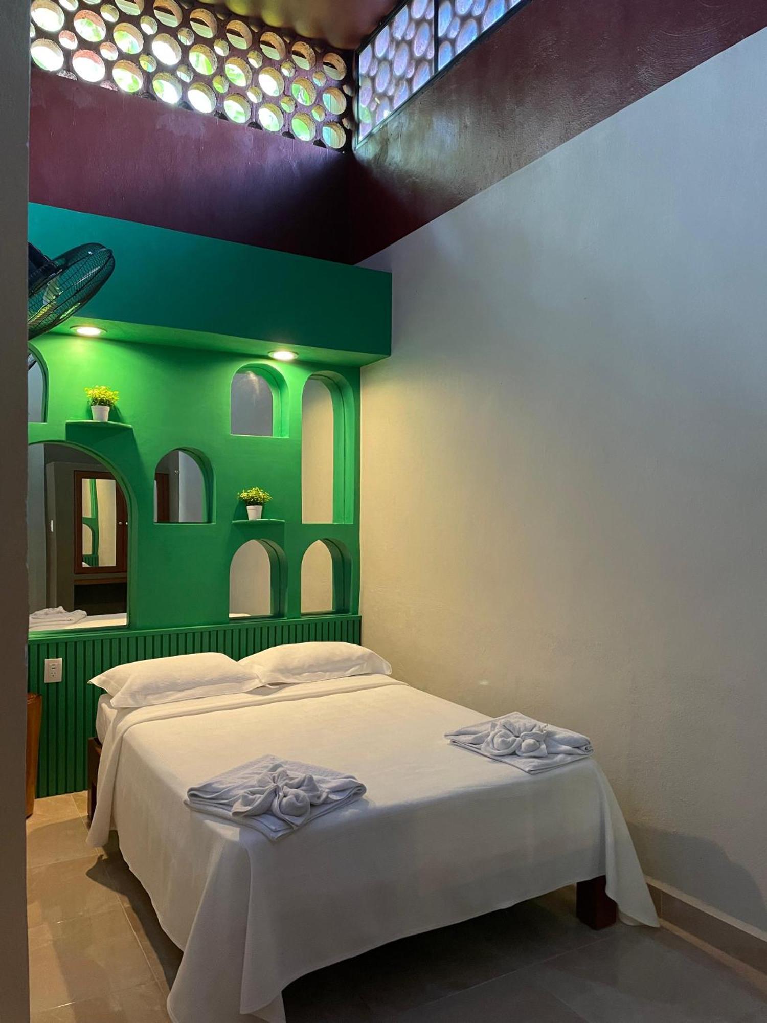Hostal Poquito A Poquito วัลลาโดลิด ภายนอก รูปภาพ