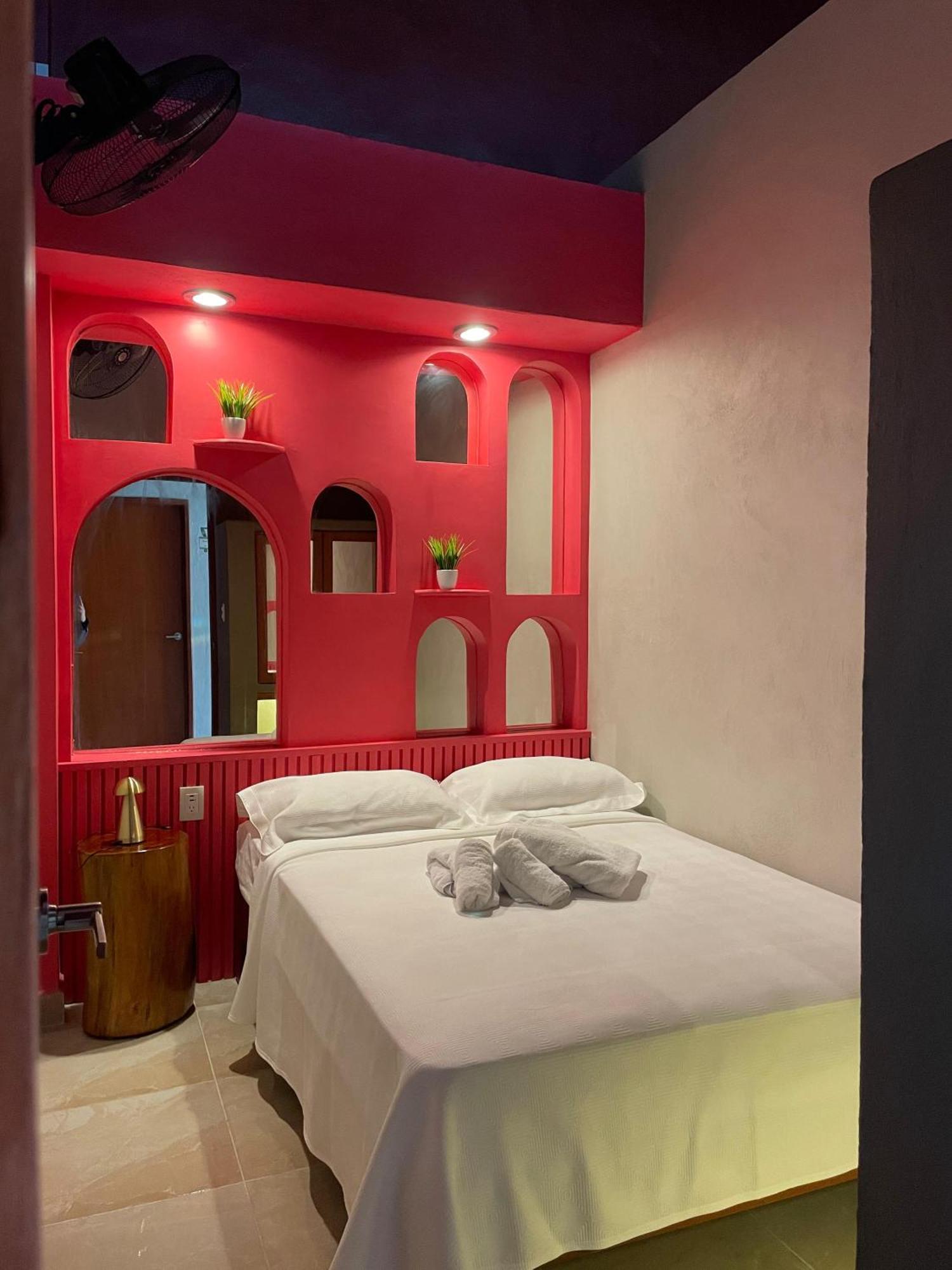 Hostal Poquito A Poquito วัลลาโดลิด ภายนอก รูปภาพ
