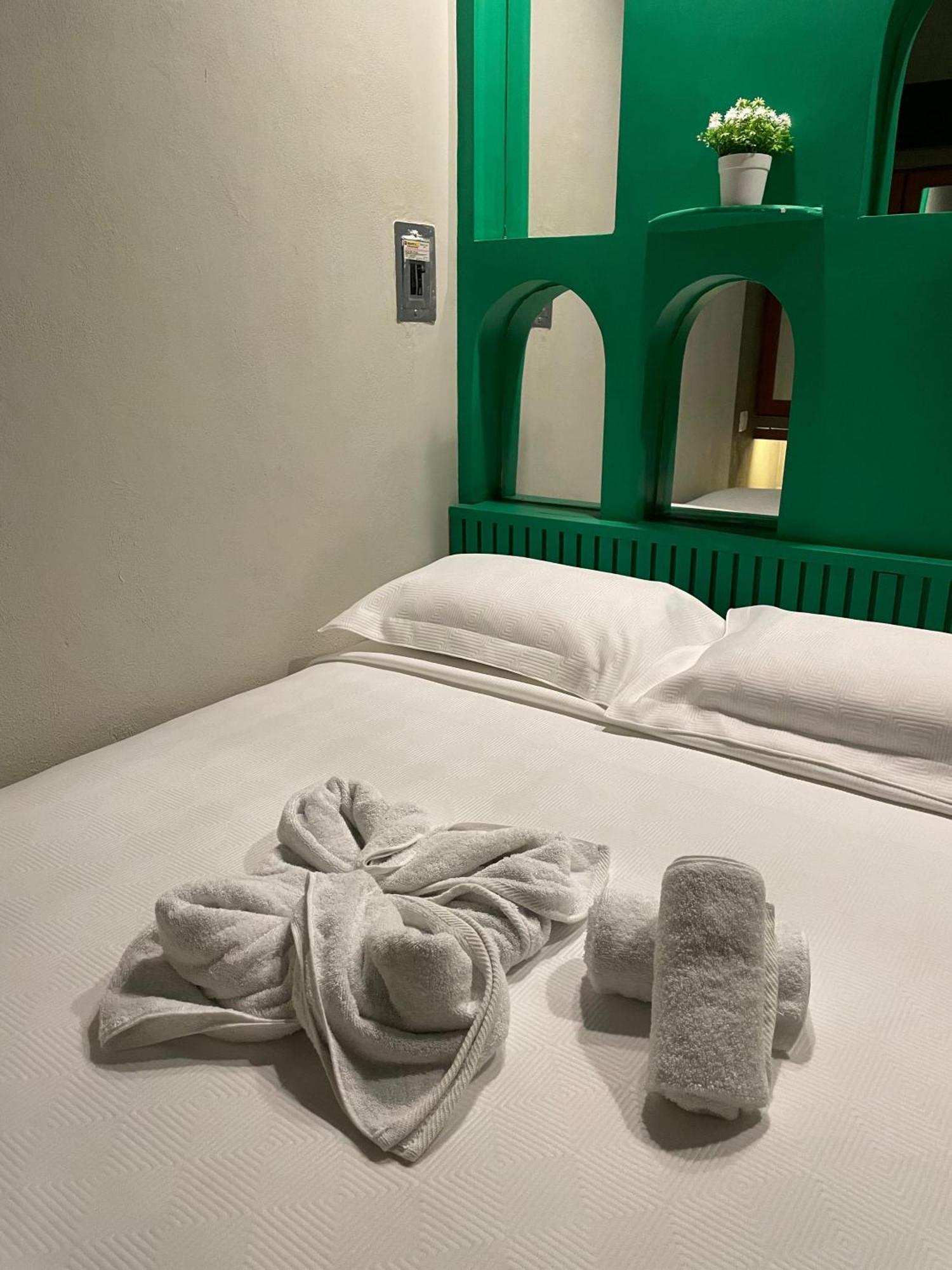 Hostal Poquito A Poquito วัลลาโดลิด ภายนอก รูปภาพ