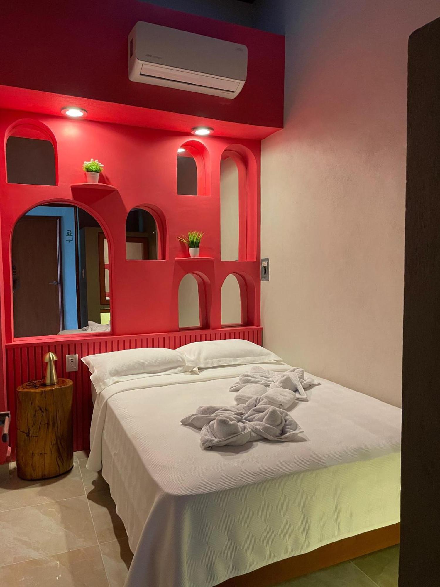 Hostal Poquito A Poquito วัลลาโดลิด ภายนอก รูปภาพ