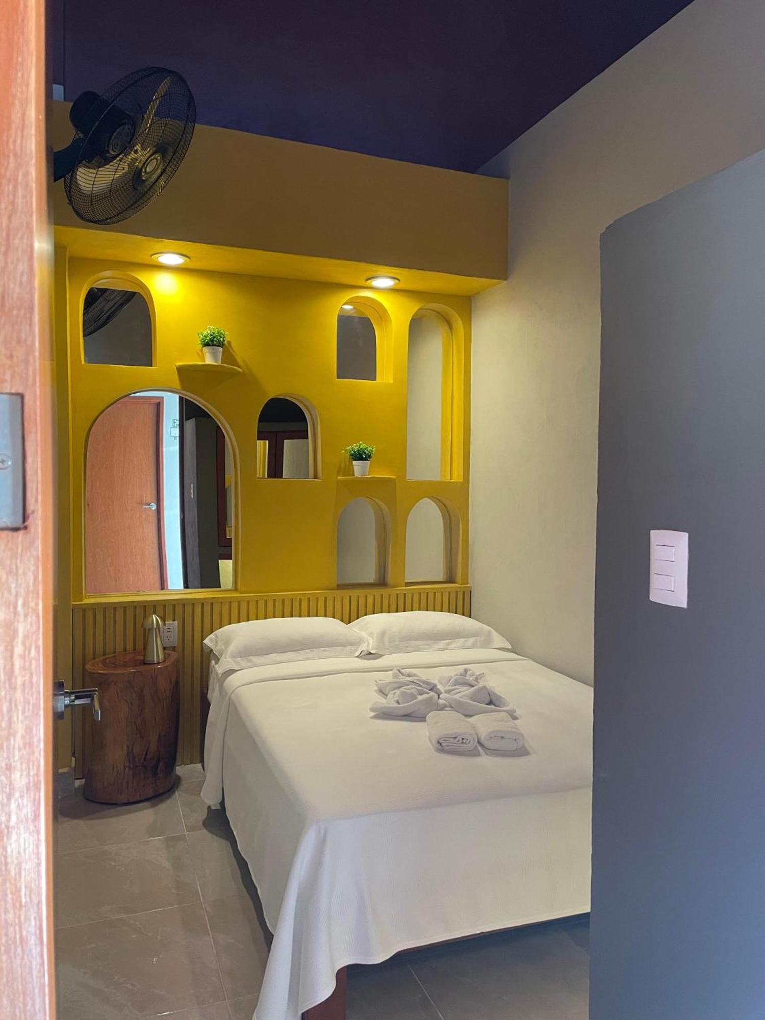 Hostal Poquito A Poquito วัลลาโดลิด ภายนอก รูปภาพ