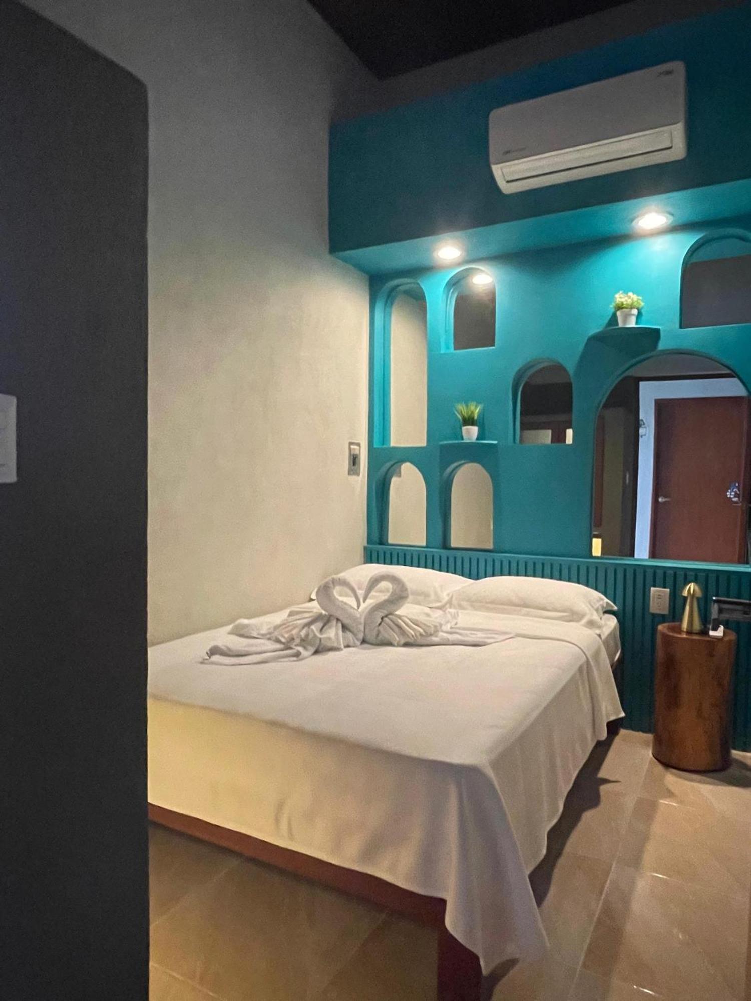 Hostal Poquito A Poquito วัลลาโดลิด ภายนอก รูปภาพ